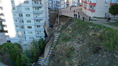 İ­z­m­i­r­­d­e­ ­i­s­t­i­n­a­t­ ­d­u­v­a­r­ı­ ­ç­ö­k­t­ü­:­ ­2­ ­a­p­a­r­t­m­a­n­ ­t­a­h­l­i­y­e­ ­e­d­i­l­d­i­